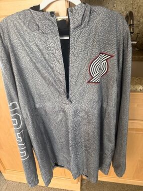 NBA Portland Trail Blazers Gray Pullover Windbreaker with Red & Black Logo